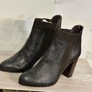 Donald J. Pliner Black Ankle Boots Sleek Minimalist Design new size 10